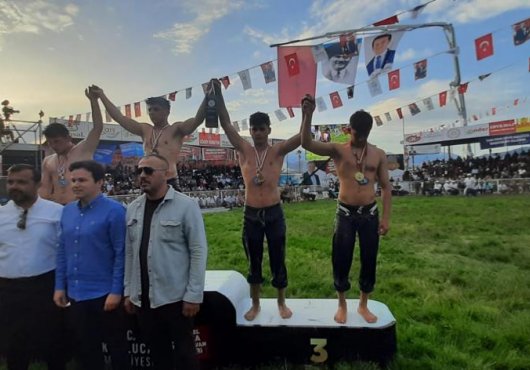 İzmitli güreşçiler, Antalya’dan mutlu döndü 