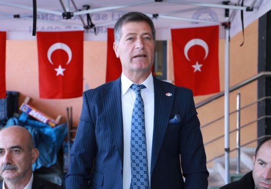 İzmit Belediyesi Başkan Yardımcısı Torun pazarcı esnaflarıyla bayramlaştı 