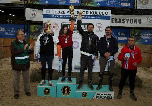     Türkiye Atlı Dayanıklılık yarışmaları nefesleri kesti