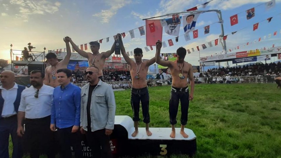 İzmitli güreşçiler, Antalya’dan mutlu döndü 
